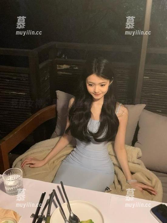 克拉女神 - 薇薇肉丝高清写真，记录每一个动人瞬间