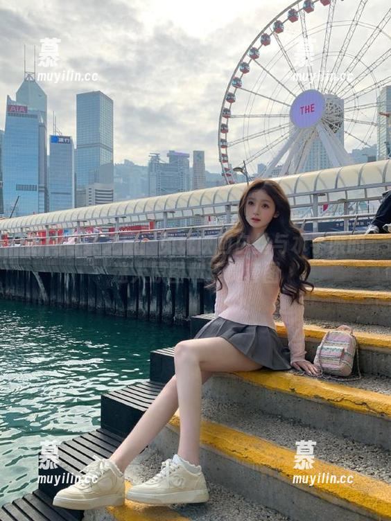 兔玩映画 时尚写真之旅:兔玩映画白丝与水手服的迷人原图和连贯套图