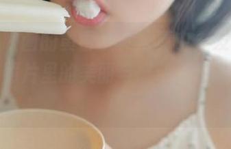 在兔玩映画的黄昏少女写真中，发现隐藏在每张照片里的美丽与感动，快来欣赏吧！