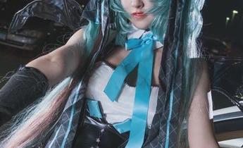走进冬马路纱的高清写真世界，领略棉袜的独特风情