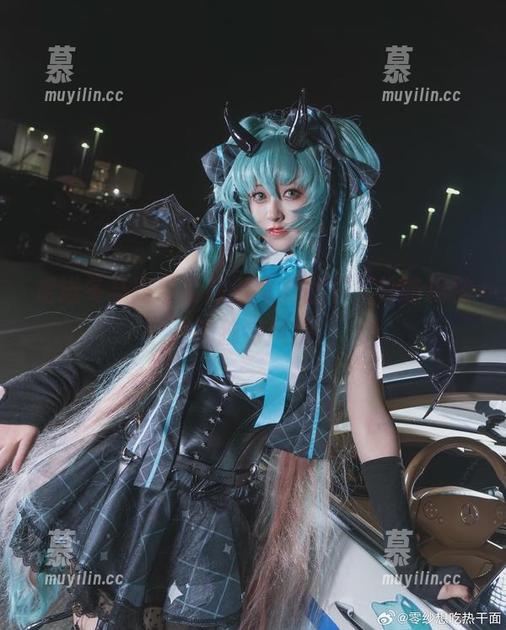 走进冬马路纱的高清写真世界，领略棉袜的独特风情