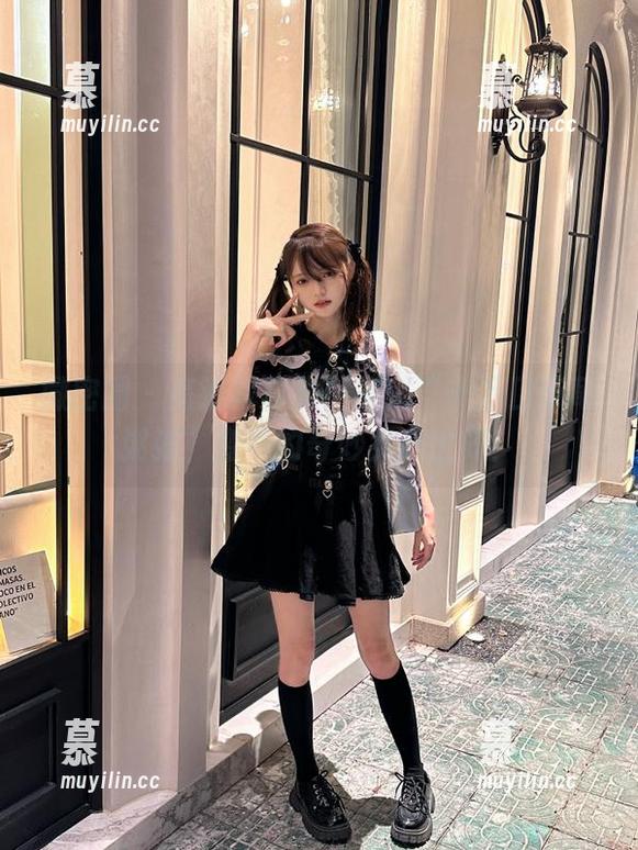 十万口草莓粥粥 微密圈 - 高清写真集!探秘“十万口草莓粥粥”变身的奇妙女孩世界!