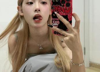 微密圈 – 古阿扎在白裙中的写真之旅，记录着每张照片背后的动人故事