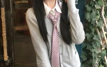 高清喵写真聚焦！眼镜学妹的丝足诱惑，潮流与萌感的完美结合
