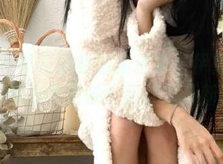 嗲囡囡 – 超轻盈的最新资源：伊蓓Eva吊带写真为你的时尚图库增添新色彩