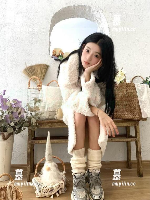 嗲囡囡-伊蓓Eva 嗲囡囡 - 超轻盈的最新资源:伊蓓Eva吊带写真为你的时尚图库增添新色彩