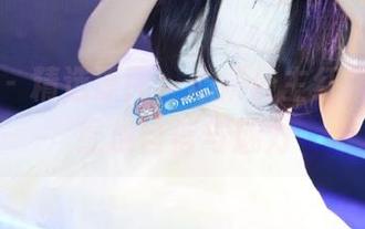 嗲囡囡 – 精选原图：心妍公主红裙写真，绽放自信与魅力