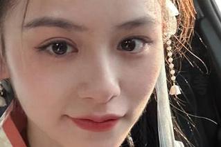 嗲囡囡 – 揭秘陈怡曼的裸足写真：每一张作品图片背后的深邃思考