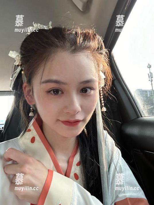 嗲囡囡 - 揭秘陈怡曼的裸足写真：每一张作品图片背后的深邃思考