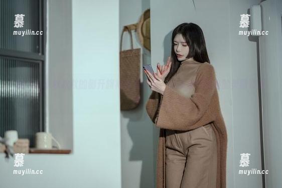 透过夏小秋秋秋的侧开旗袍长裙套图，发现独特风格的美丽资源吧！