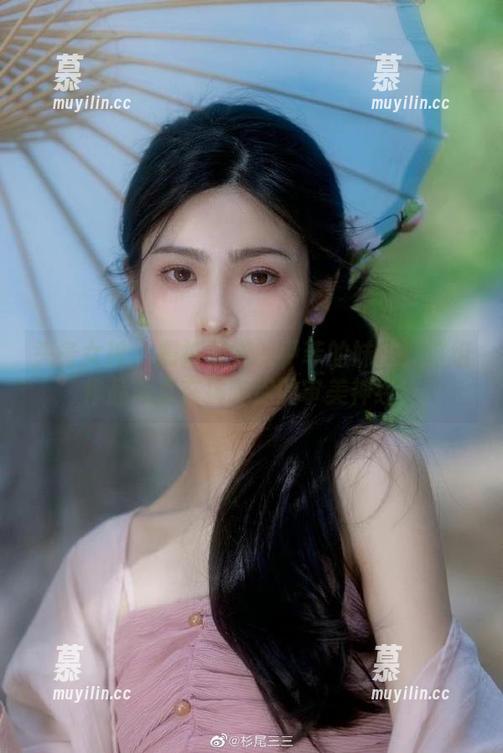 头条女神-尹菲 头条女神 - 震撼视觉的尹菲的妹妹:这组作品简直在挑衅你的审美神经!