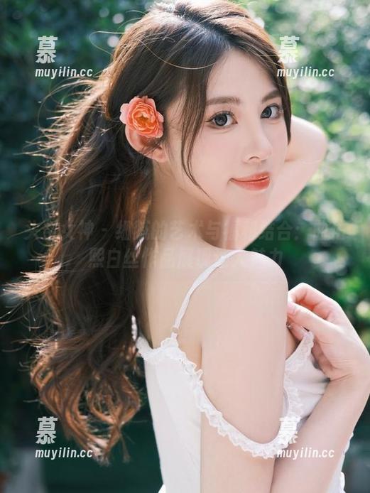 头条女神-曲佑熙 头条女神 - 细腻的艺术与福利结合:曲佑熙白丝作品展现迷人魅力