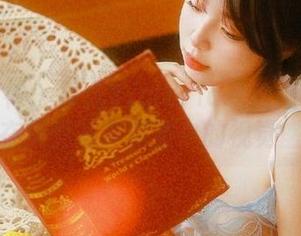 头条女神 – 果儿Victoria灰丝图集：沉浸在美丽写真资源中的视觉盛宴