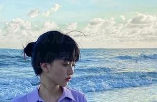 微密圈 – 夜晚泳池里的奶宝妹纸，网盘限量合集，让你喜爱她的每一寸风情