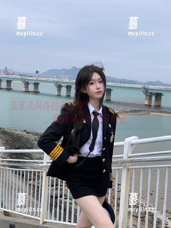 无圣光风格的姜仁卿(강인경)泳池美照套图，展现她的优雅与自在