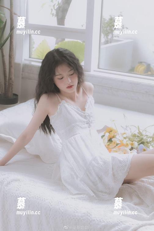 想要优雅又不失个性？赶紧下载姜仁卿(강인경)的礼服写真！