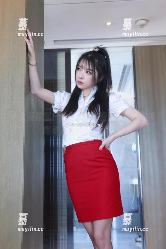 小女巫露娜 小女巫露娜户外小米裙美图分享,让你领略动人夏日的灵动气息