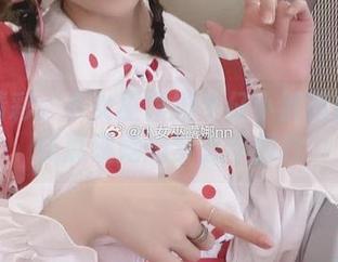 私房精彩：小女巫露娜牛仔小裤裤原图尽情展现她的梦想与创意