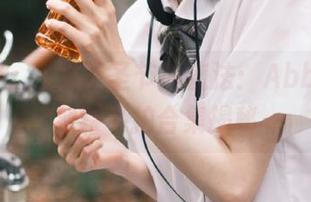 尤果网 – 探索万圣节的魔法：Abby金金独特私拍合集揭秘