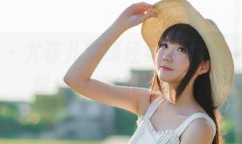 尤果网 – 尤菲儿演绎经典牛仔裤，美图和壁纸交织的时尚盛宴
