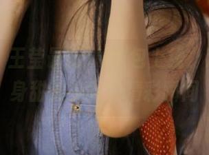 尤果网 – 王莹最新JK图包上线，观看她化身甜美少女的精彩瞬间