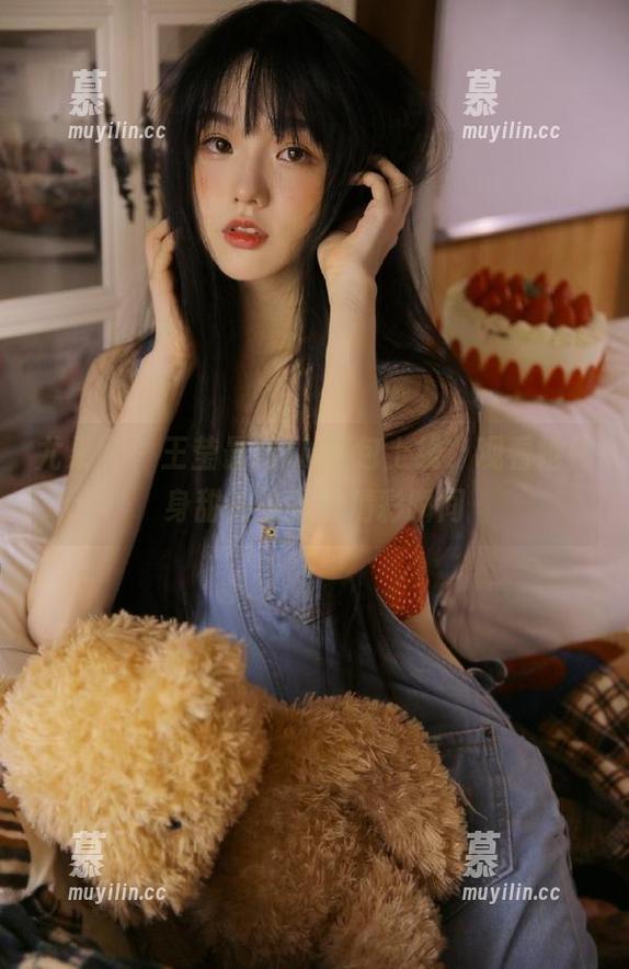 尤果网-王莹 尤果网 - 王莹最新JK图包上线,观看她化身甜美少女的精彩瞬间