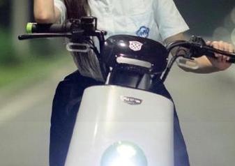 尤果网 – 网盘独家！雯雯万圣节主题写真，免费下载不容错过！