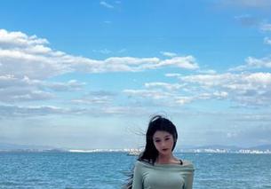 尤蜜荟 – Carol周妍希奶牛写真全集原图收集，带你一同探索她独特视角下的美丽与纯真之旅！