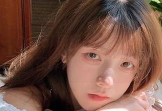 尤蜜荟 – Carol周妍希裸足写真集再度更新，仿佛在诉说那些动人的故事！