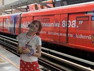 尤蜜荟 – 跟随周于希的步伐，欣赏精选奶牛写真图片，感受田园生活的纯粹与宁静