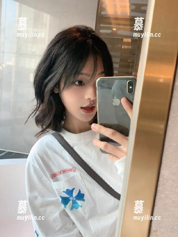 尤蜜荟-周于希sandy 尤蜜荟 - 透明之美:周于希sandy写真照片中展现的真实与虚幻交汇的奇妙瞬间