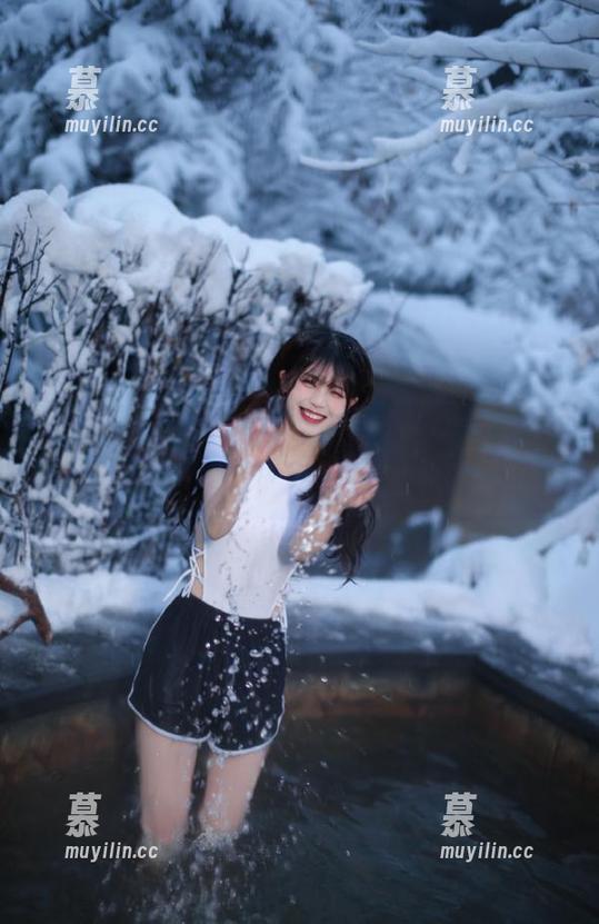 尤蜜荟 - 甜美思淇Sukiii的连衣裙图片，收集她的时尚资源一起欣赏吧！