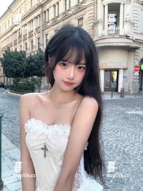尤蜜荟 - 全新在线写真：黄歆苑与白衬衫的美丽邂逅图片