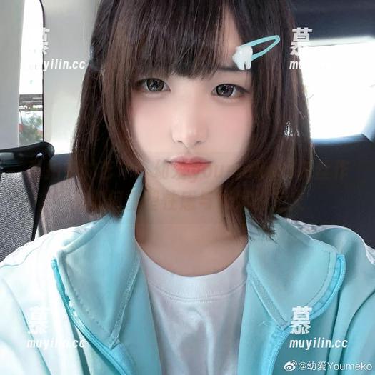 幼爱youmeko 私拍中的艺术:幼爱youmeko的灰丝作品如何重塑性感与妩媚的定义