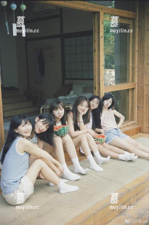 张思允nice 微密圈 - 张思允nice与烈焰玫瑰房车的完美邂逅,精选图包展现不一样的风格