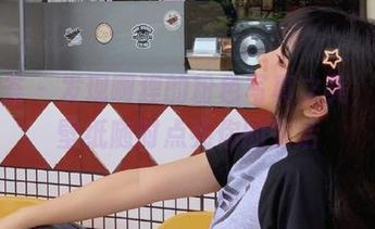 影私荟 – 发现啊狸的粉色写真之美，完美壁纸随时点亮你的生活