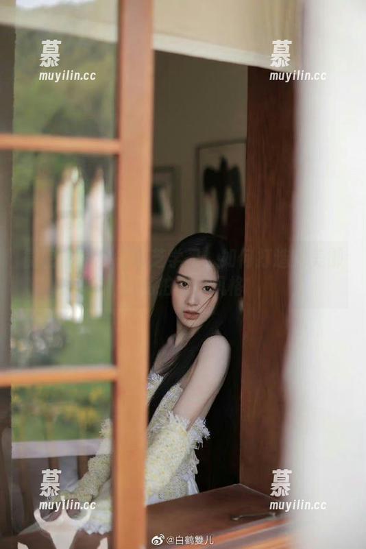 微密圈 - 向徐莉芝学习：如何打造完美御姐私拍写真风格