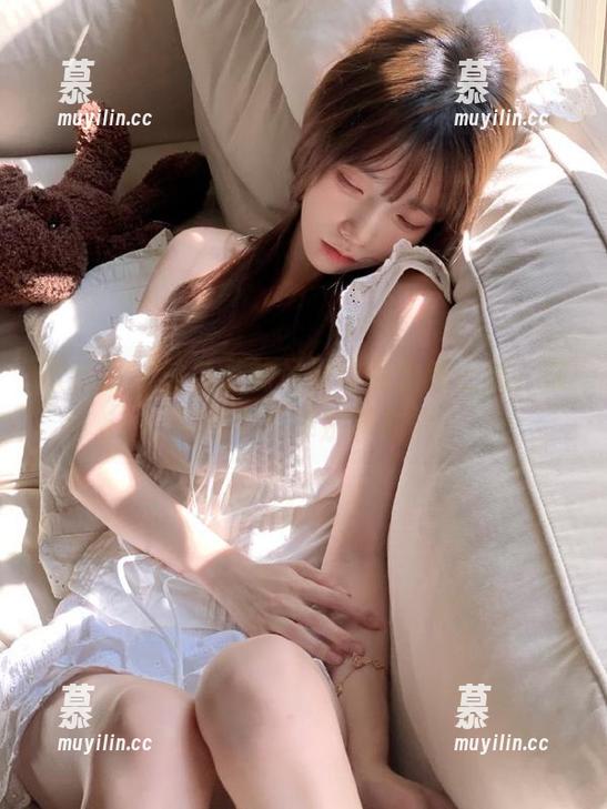 徐莉芝 微密圈 - 徐莉芝的吊带作品全新上线,在图库中演绎别样风情