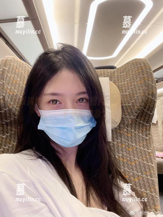 抖娘利世 最新抖娘利世网袜诱惑图片:她的魅力超乎你的想象