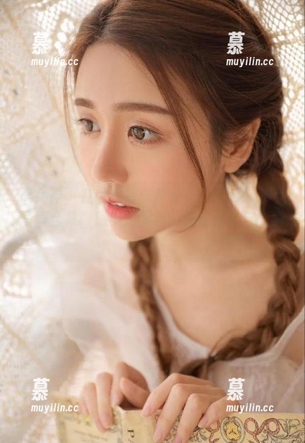 推女神-黄歆苑chobits 推女神 - 在线拥有:黄歆苑chobits护士写真合集,感受她温暖的职业精神与美丽身影!