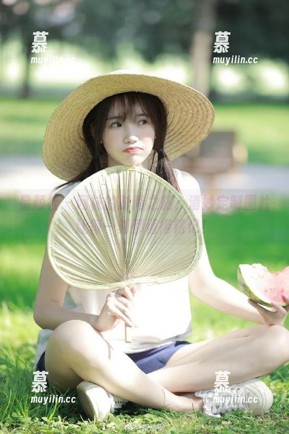 星颜社 - 网袜的时尚之旅，清妙定制图片让每一刻都值得铭记！