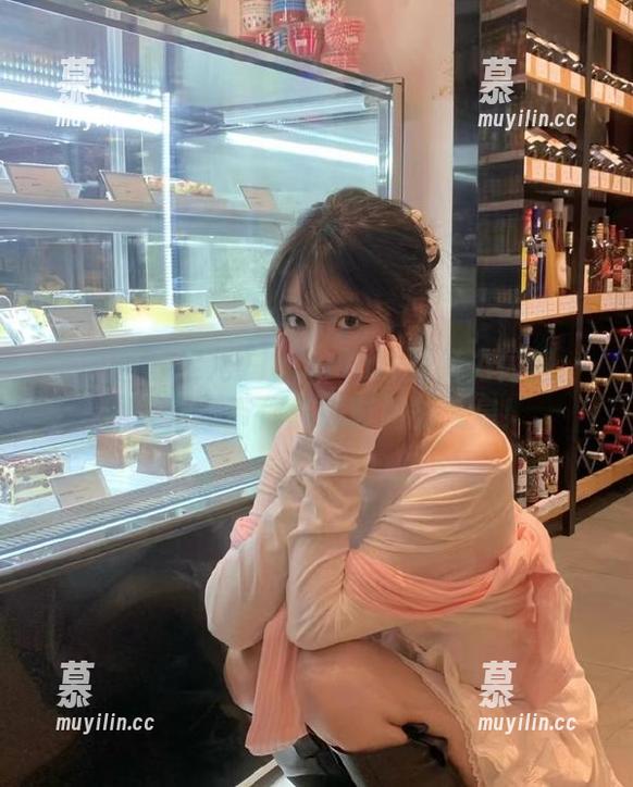 果儿Victoria 微密圈 - 果儿Victoria短裙魅力闪耀:图库分享带你感受时尚的气息!