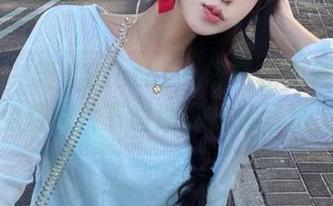 微密圈 – 果儿Victoria碎花裙黑丝写真全集，免费照片下载助你打造写真灵感！