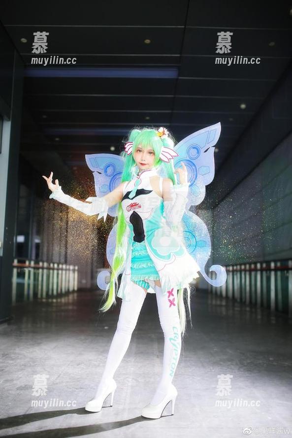果咩酱 果咩酱水手服的高清写真,细腻展现她无敌可爱与迷人的青春魅力!