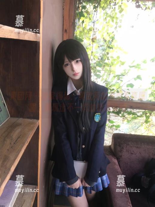 果团网-黄歆苑 果团网 - 独家揭秘:黄歆苑的美脚写真原图,展现出不一样的精彩瞬间