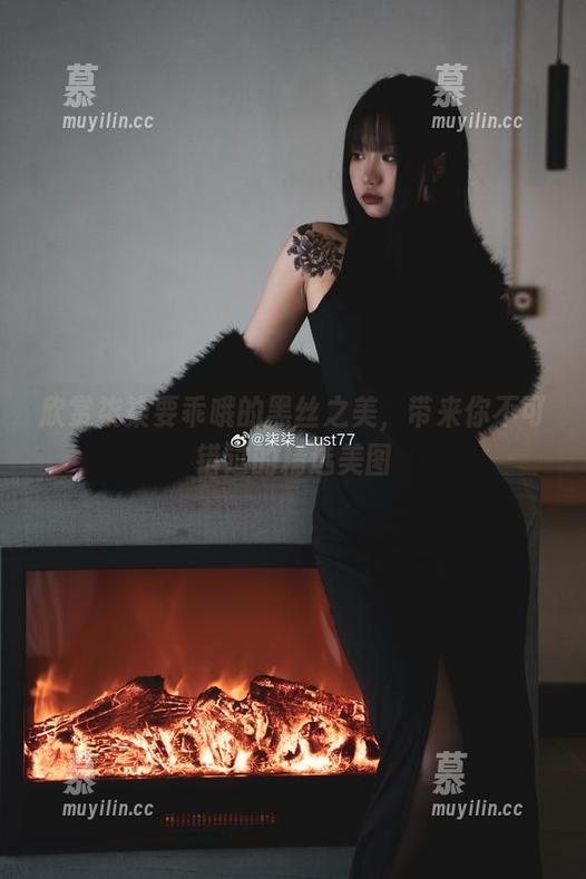 柒柒要乖哦 欣赏柒柒要乖哦的黑丝之美,带来你不可错过的精选美图