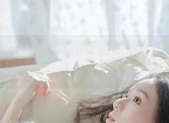 微密圈 – 探索桃沢樱呀的私拍合集：吊带之中的娇媚与活力，尽在这一系列！