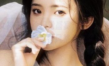 梦丝女神 – 体验视觉盛宴，观看张灵儿厨娘写真中的独特风格与精致细节