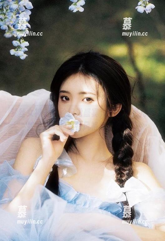 梦丝女神-张灵儿 梦丝女神 - 体验视觉盛宴,观看张灵儿厨娘写真中的独特风格与精致细节