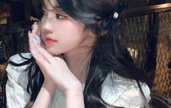 梦丝女神 – 玥玥毛衣图集精选：在寒冷的季节里，用温暖的毛衣捕捉每一刻温暖与幸福的瞬间。